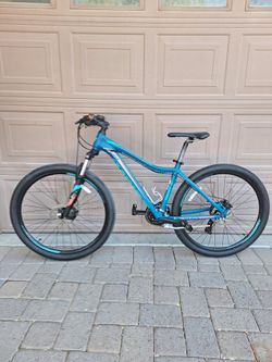 GIANT BLISS LIV 27.5 INCH MOUNTAIN BIKE ( SMALL)