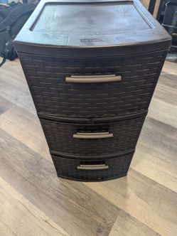 3 drawer organizer/ Sterilite