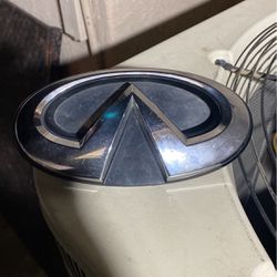 2016 Infinity Q50 Emblem