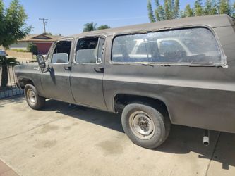 1975 suburban