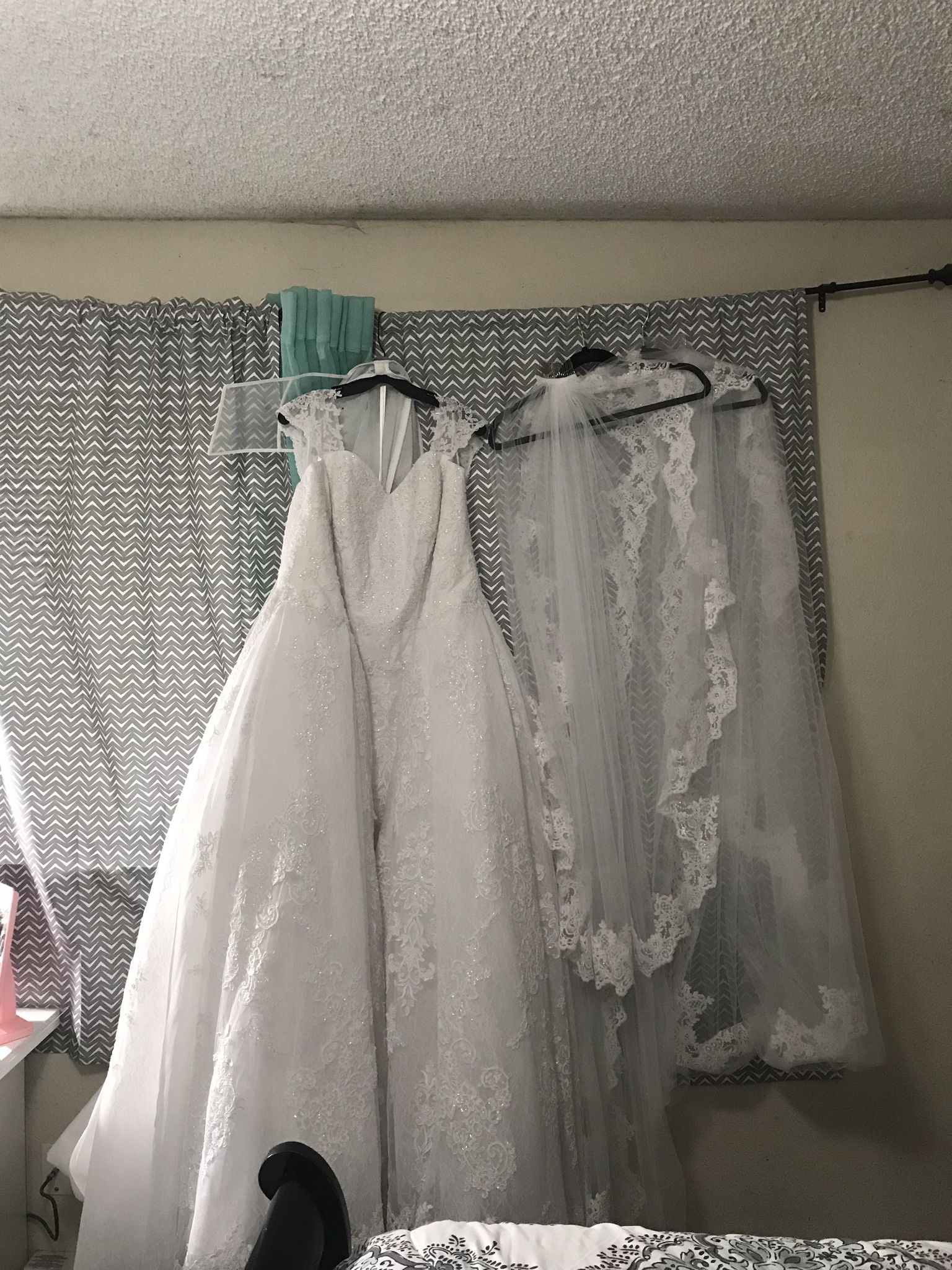 Plus Size 18 Ball Gown And 2 Veils Short And Cathedral.