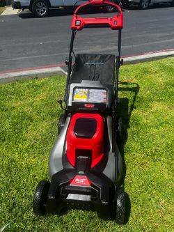 MILWAUKEE  LAWN MOWER  M18 FUEL Brushless Cordless 21 in.  Dual Battery Self-Propelled Lawn Mower  TOOL ONLY