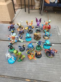 Large skylanders figure lot all for 40 bucks