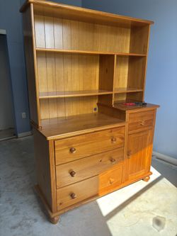 Dresser/hutch
