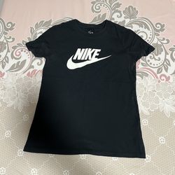 Nike T-shirt small