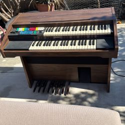 Functioning Organ ( With Headphone Port, Sustain And Vibrato)