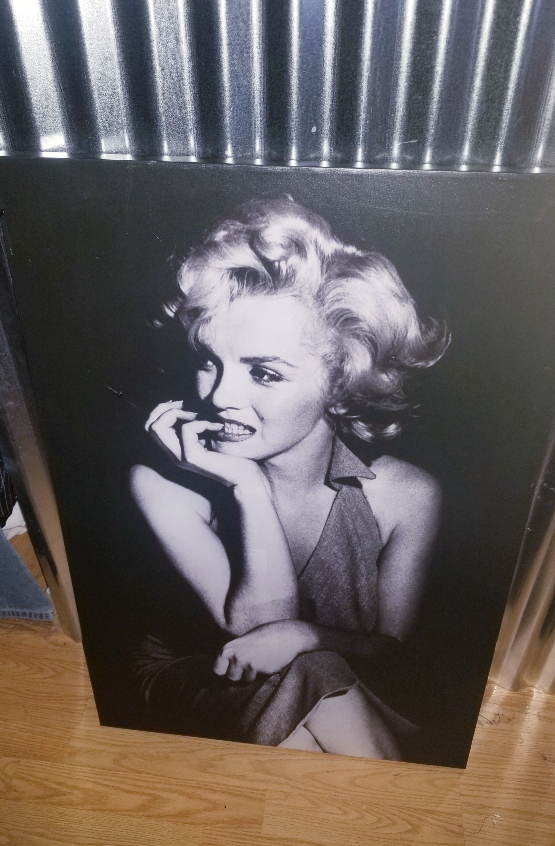 Marilyn monroe canvas picture..size 3ftx2ft..Like New