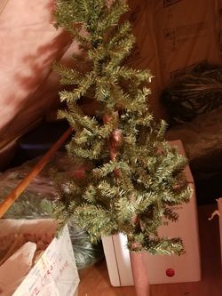Primitive Christmas tree 4 Ft