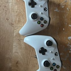XBOX SERIES X WITH 2 CONTROLLERS AND ALL THE CORDS 
