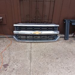 2016-2018 Chevy Silverado 1500 Grill OEM 