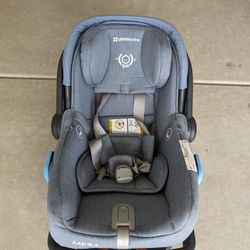 Uppababy Mesa infant car seat and base