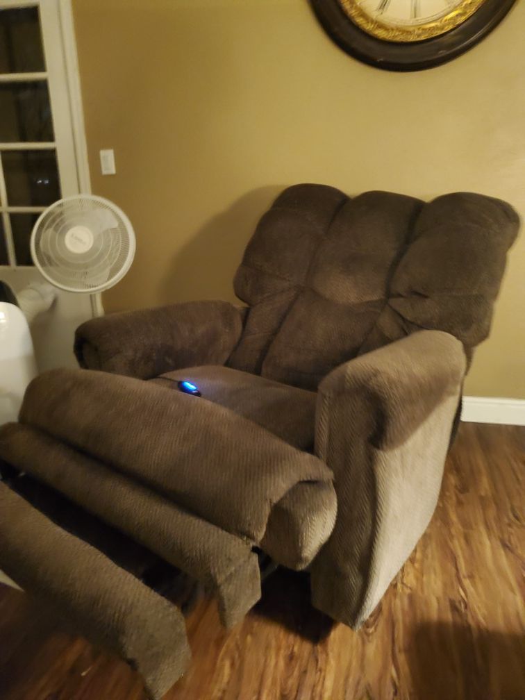Recliner - Electronic/Large