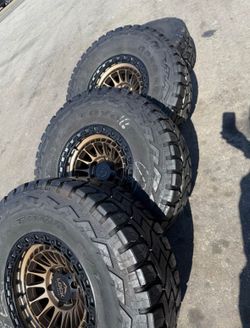 Vendo Un Set De Rines Nuevos Con Llantas Usadas Toyo Ne Muy Buenas Condiciones De Vida Las 4📲✅🤩