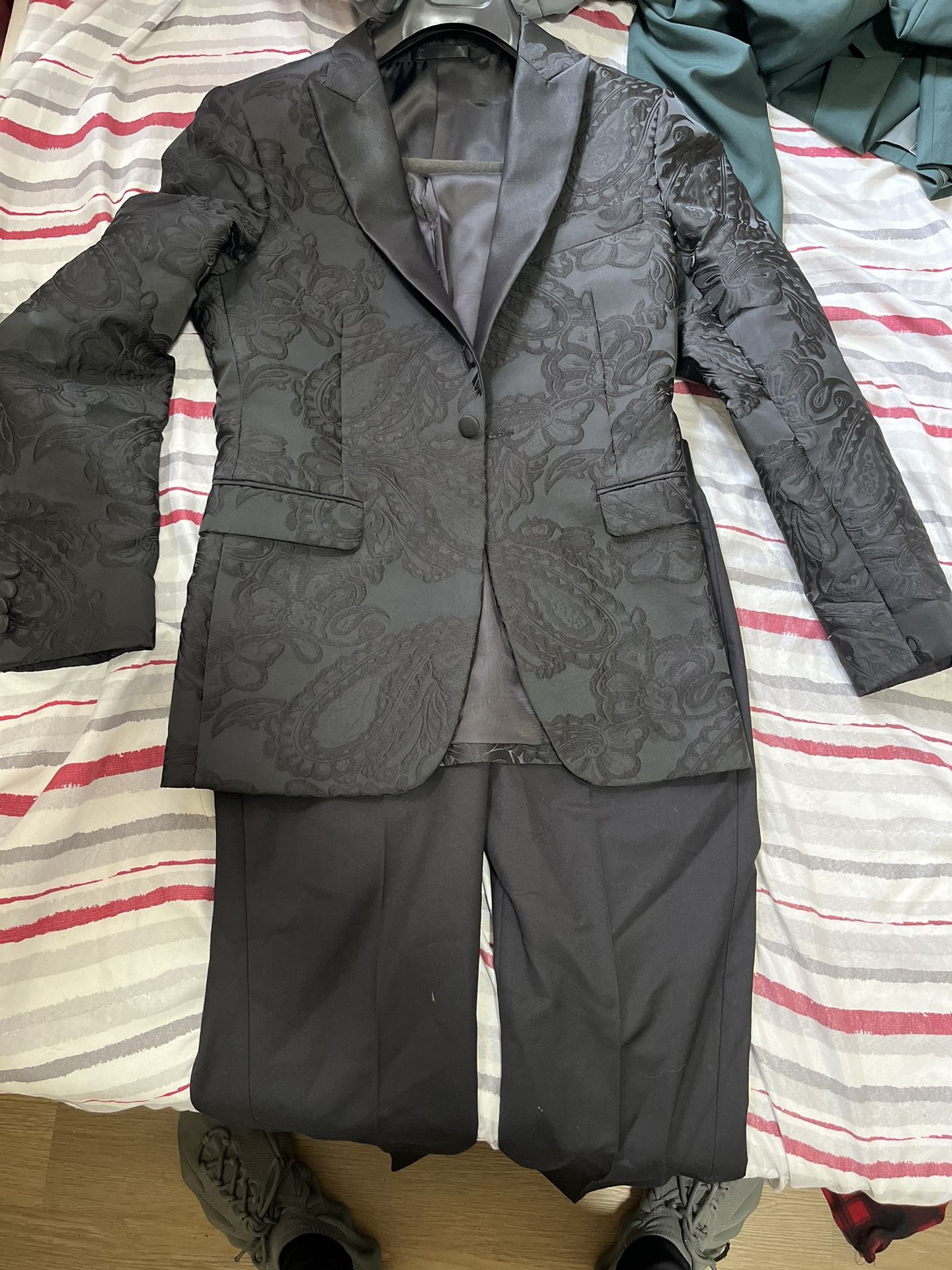 Needle & Stitch Black Paisley Tuxedo Suit – 30R – Jacket & Pants Set