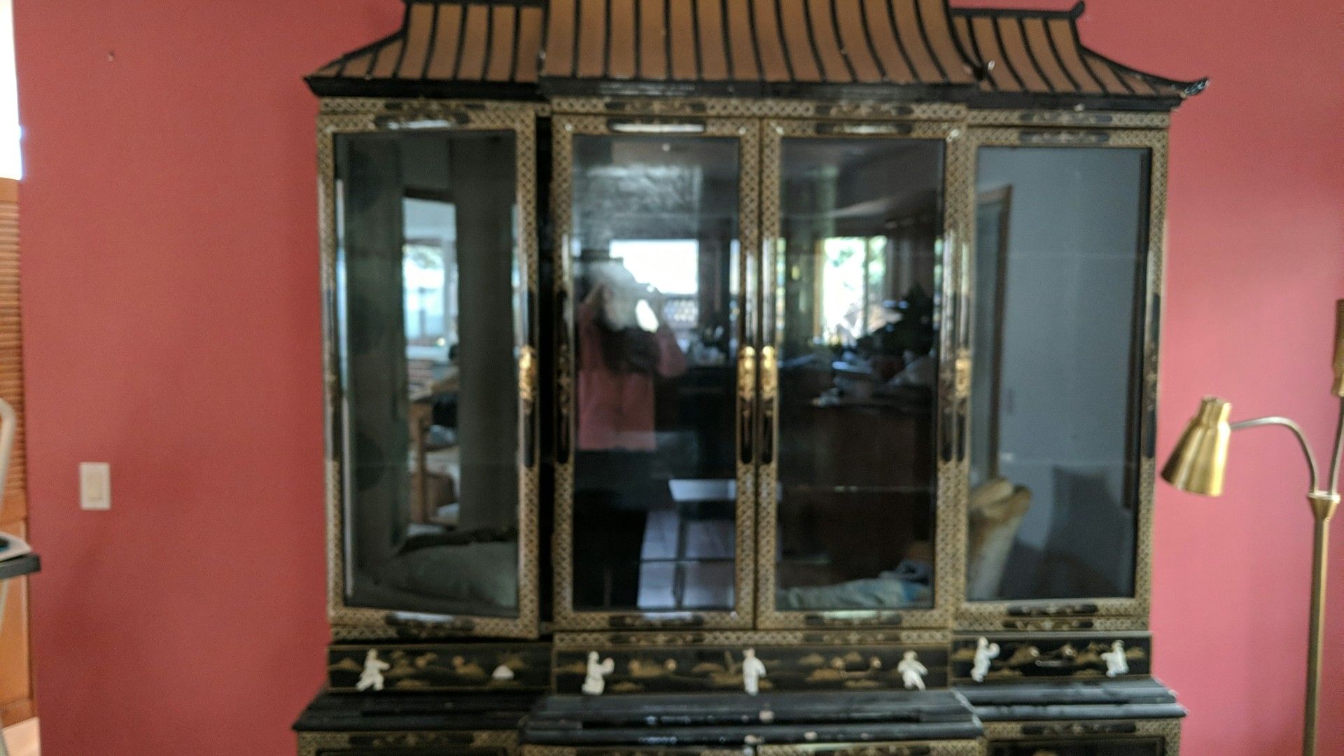 Mid Century chinoiserie Chinese Asian style display china cabinet