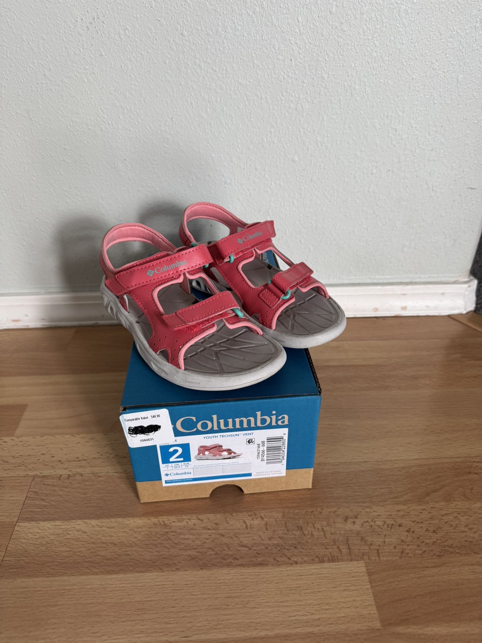 Columbia Techsun Vent Sandal, youth size 2 - in EUC!