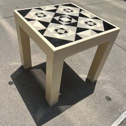 Funky Pattern Table 