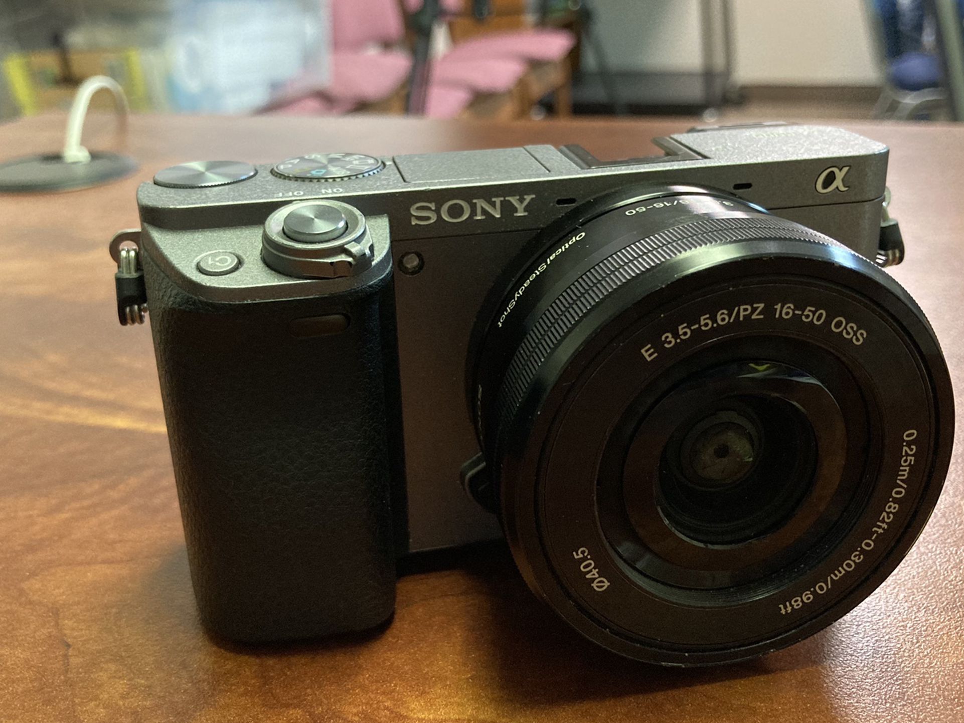 Sony Alpha a6000. With Case, Card Sd and Conect USB