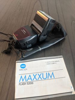Minolta Maxxum Flash 5200i with case