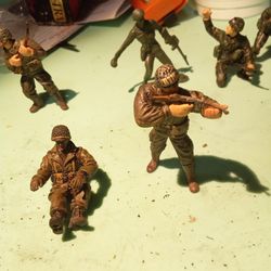 Vintage rare army guys 2 in 2 and 1/2 in $$20