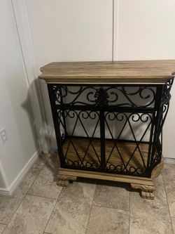 Nice Entry Table