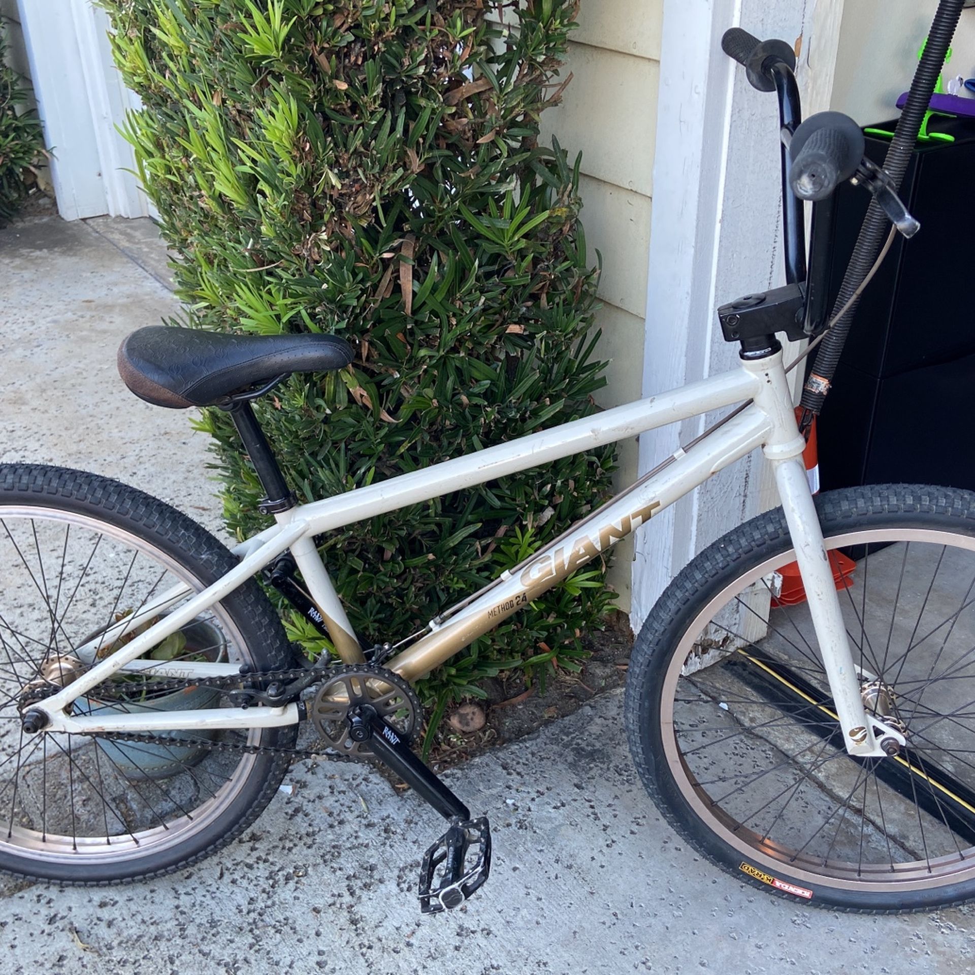 BMX 24 Giant Method for Sale in San Diego, CA - OfferUp