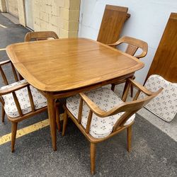 Michael Taylor Tomlinson Sophisticate MCM Dining Table, 4 Chairs, 2 Leaves. Mid Century Modern. Table Protectors. 44” Square Table w/ (2) 18” leaves