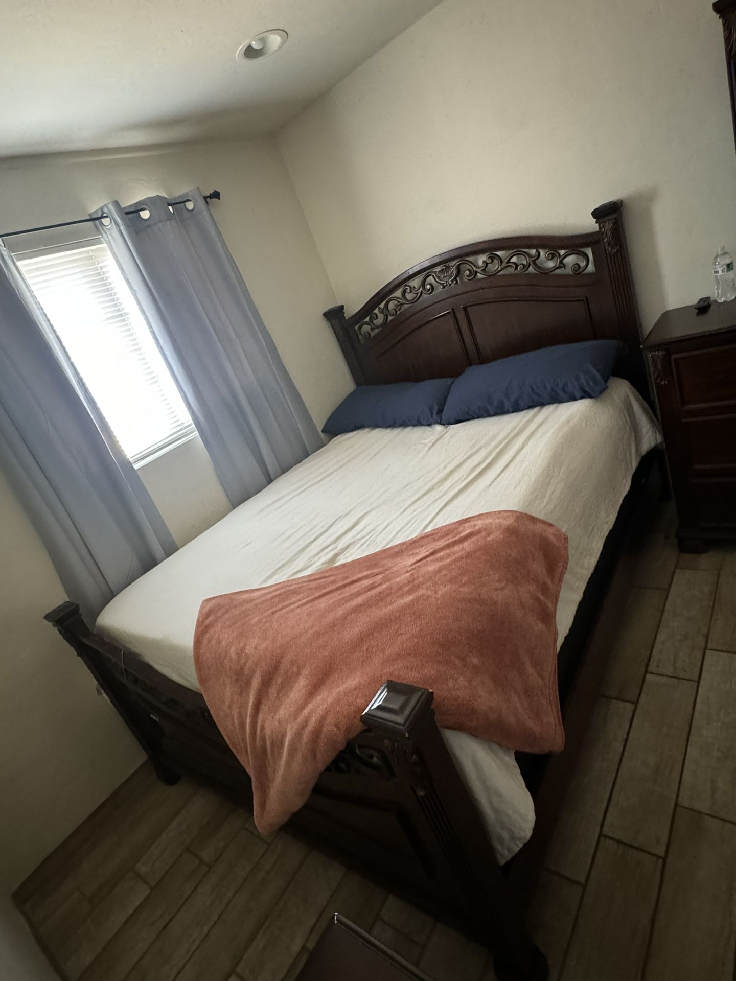 Bedroom Set FOR SALE !!!