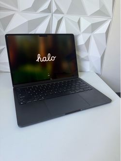 2022 Apple MacBook Air M2 13.6” 8GB RAM 256GB SSD - Space Gray