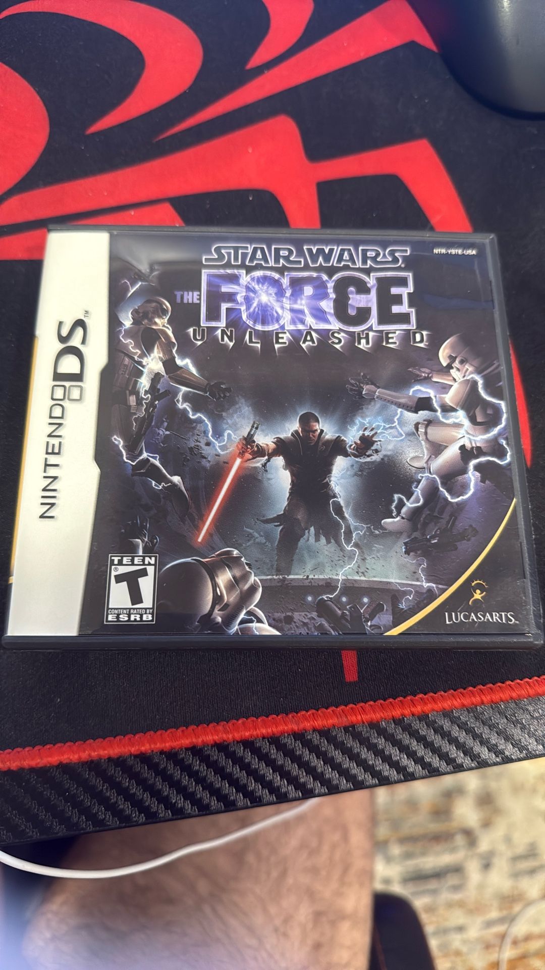 STAR WARS THE FORCE UNLEASHED DS GAME WITH CASE