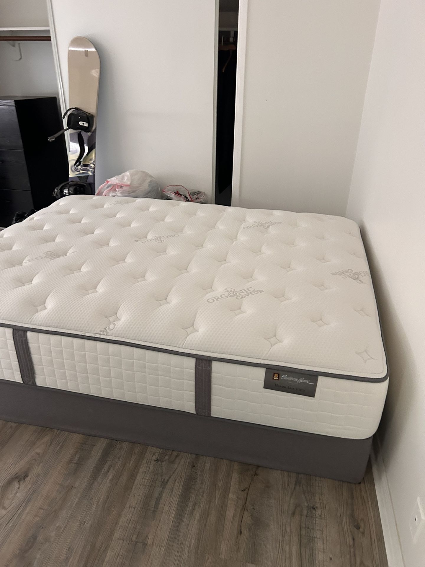 Queen Mattress And Box Spring 