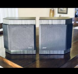 Beautiful pair of Bose 2001 Speaker Direct Reflecting Bookshelf Speakers (grey and black)