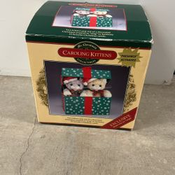 VTG. Mr. Christmas Caroling Kittens