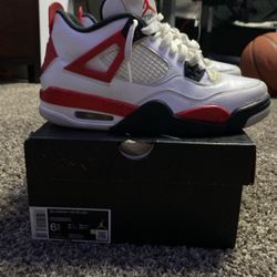 Air jordan 4 RETRO (Red Cemet GS) size 6 1/2Y 