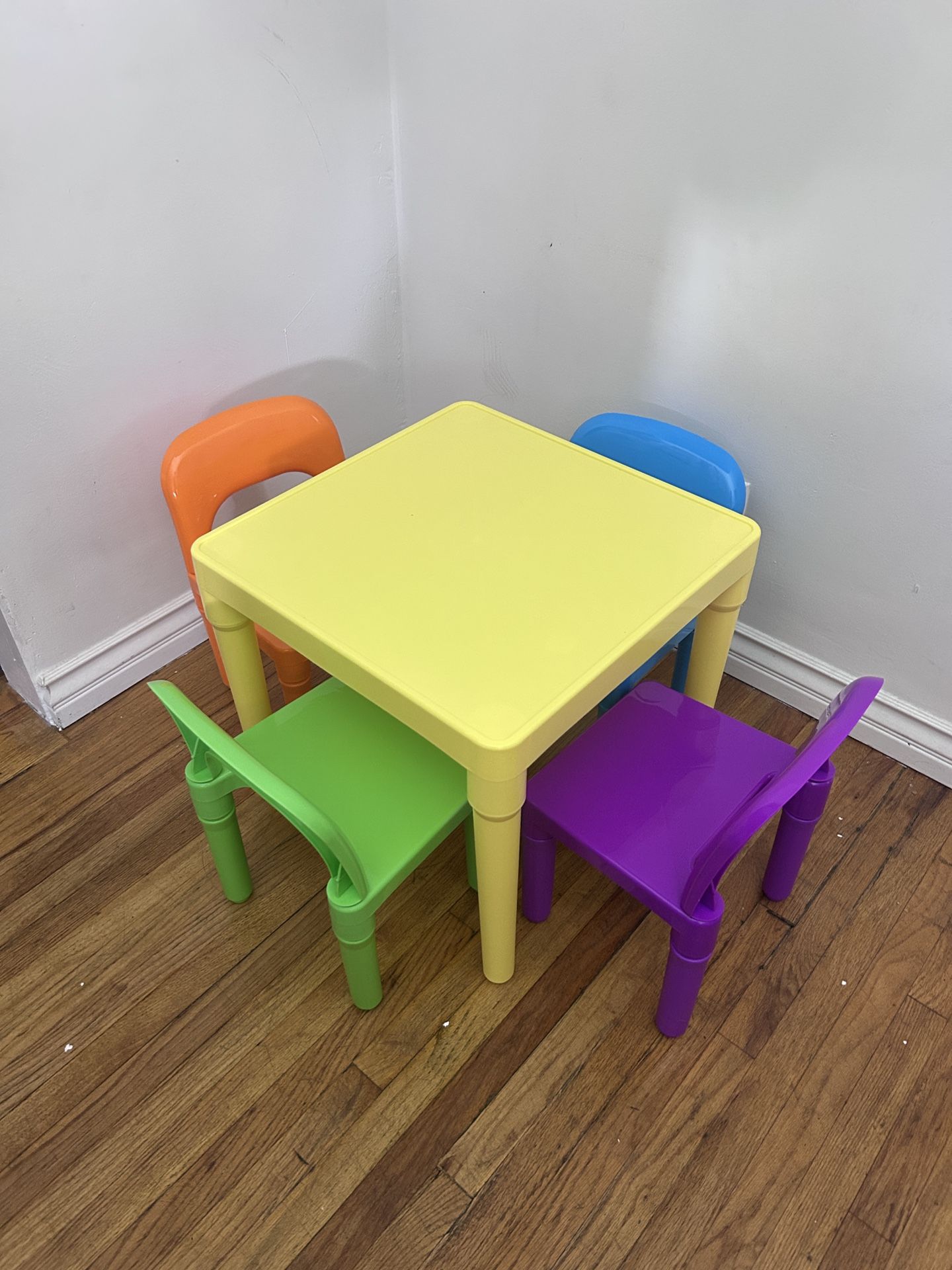 Like New Kids Plastic Table and Chairs Set Children Activity Table Playing Desk, Multicolor