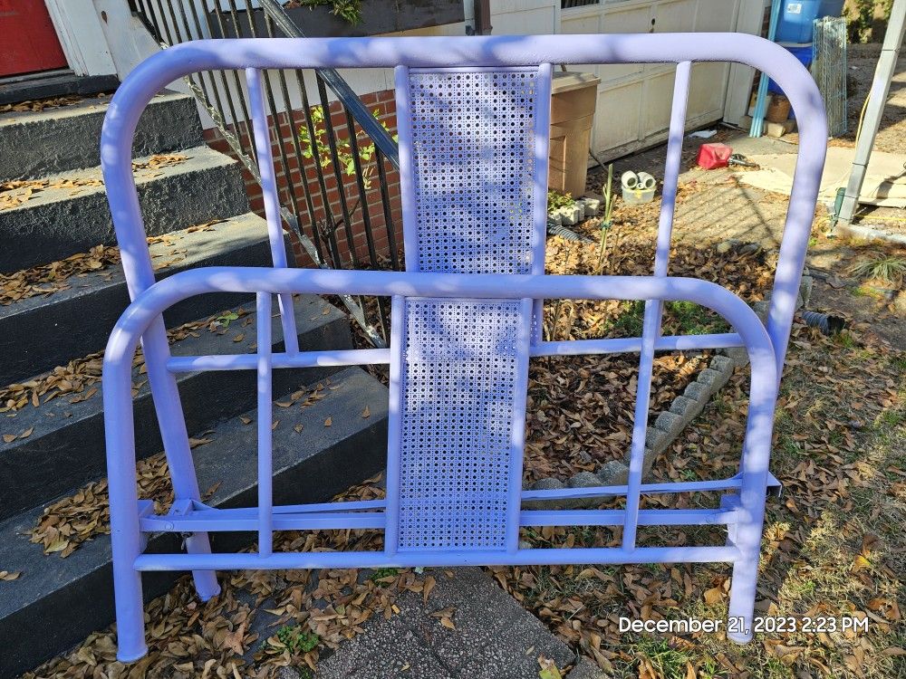 Iron Antique Full Size Bed With Rails