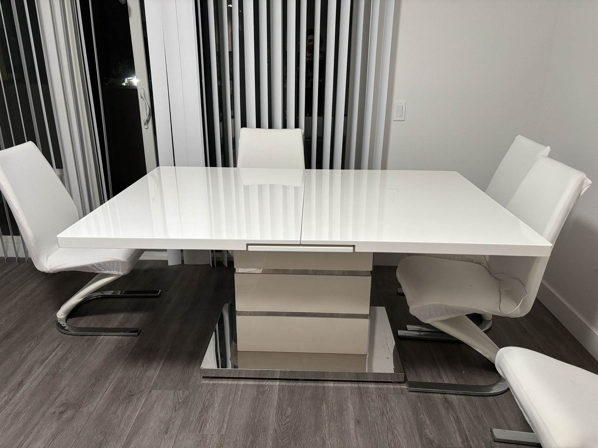 Dining Table With 4 Chairs