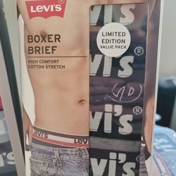 Levis Size M L XL