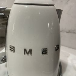 SMEG White Retro Electric Tea Kettle