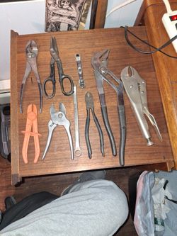 VINTAGE CRAFTSMAN 9PC PLIERS,  LOCK PLIERS,  SNIPS,  DOUBLE BOX 1/2- 7/16 AND RATCHET WRENCH
