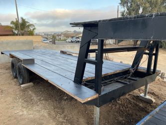 Trailer 25 X 8 Good Conditions. 💪🏽 ready to build tiny home
