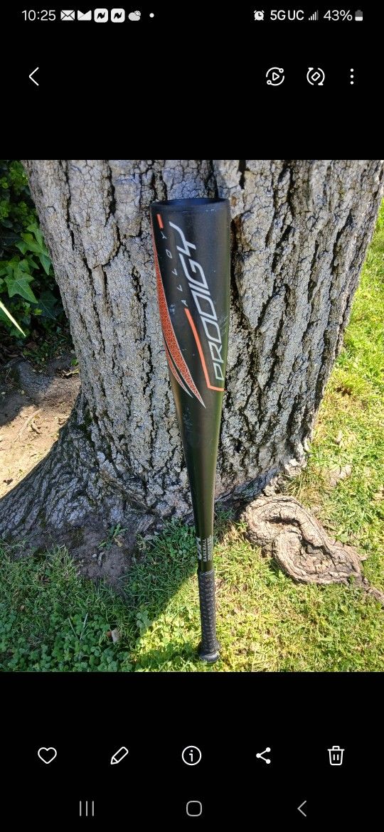 Rawlings "BIG BARRELL " BAT. ( SEE PICS) LOCATED IN GLENDORA CHECK OUT MY PAGE ALOT OF BASEBALL EQUIPMENT FOR SALE "CHEAP "