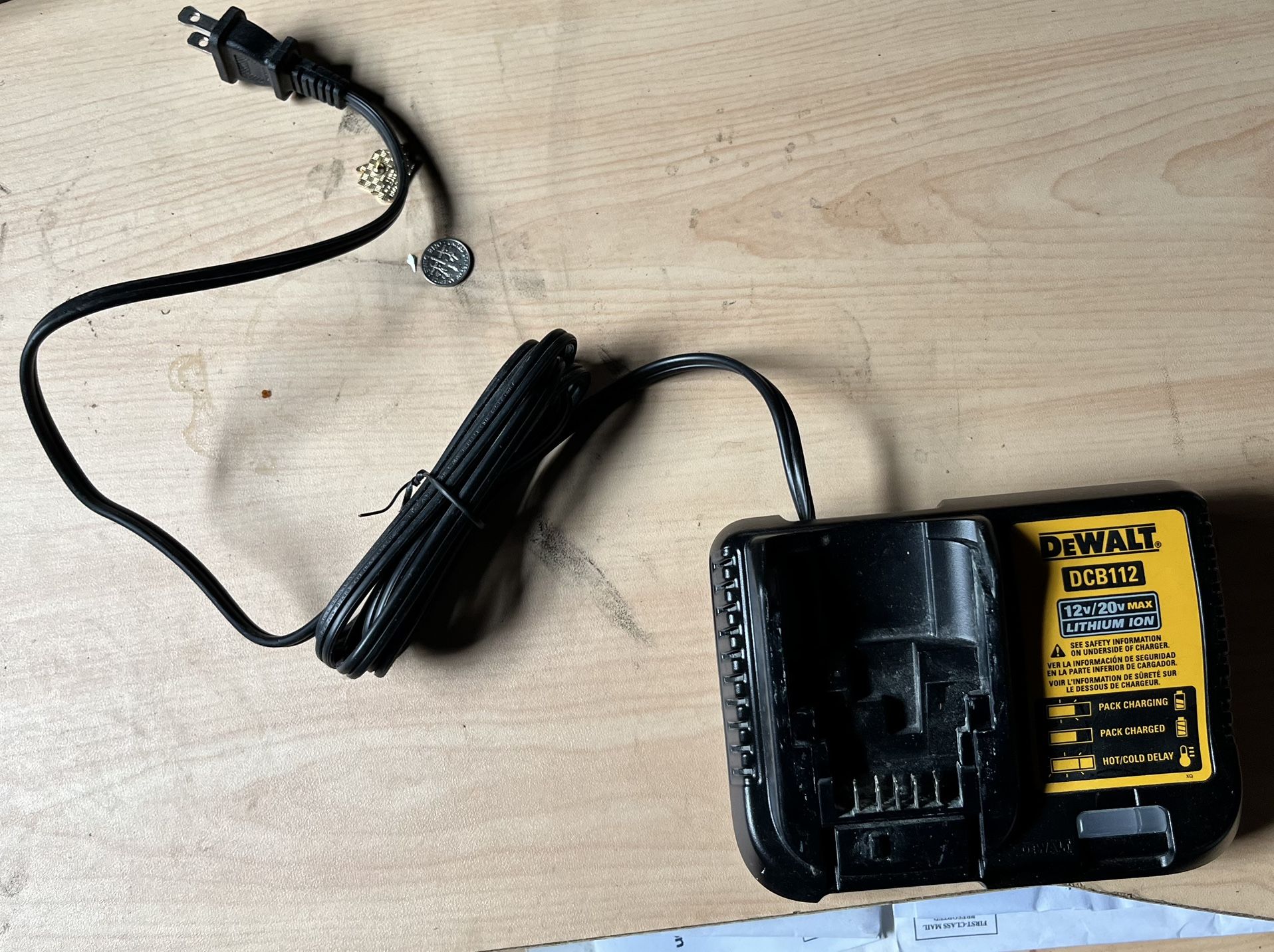 DEWALT 12V MAX* - 20V MAX* Lithium Ion Battery Charger