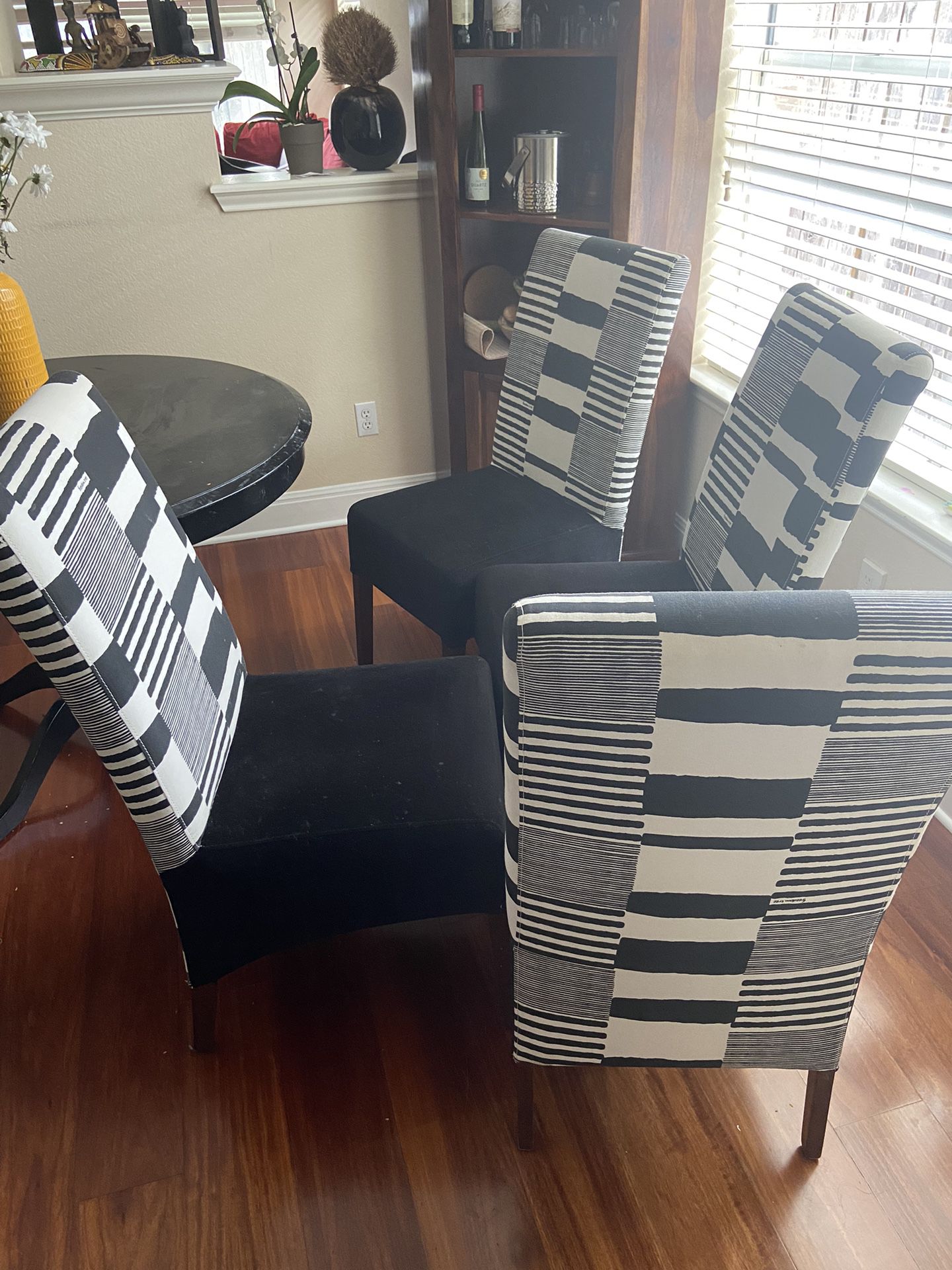 Chic Dining Chairs (4)
