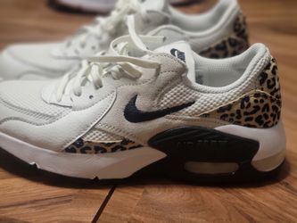Nike Air Max excee size 6 Womens