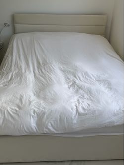 Queen bed
