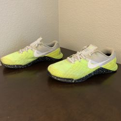 Nike Metcon 3 Cross Training Pure Platinum Volt 852928-006 WomenSize 7.5 Beaters