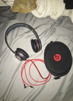 Beats black headphones w/ aux chord (not Bluetooth)