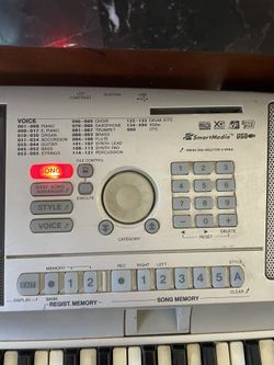 Yamaha Electric Keyboard 