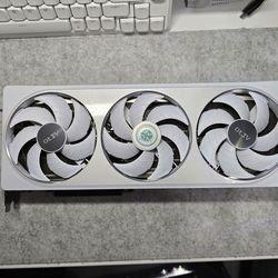 Aero RTX 5070 12GB white